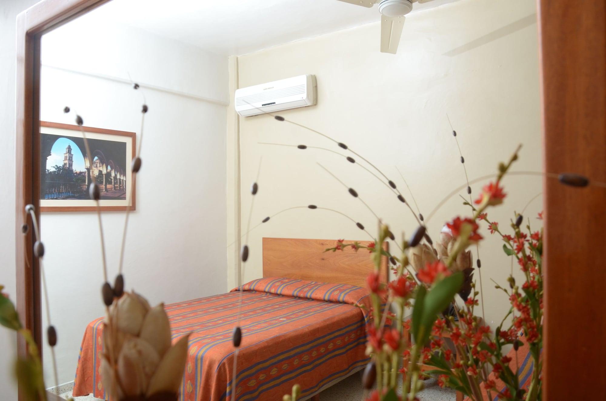 Hotel Delfines - A 2 Calles Del Acuario Veracruz Esterno foto