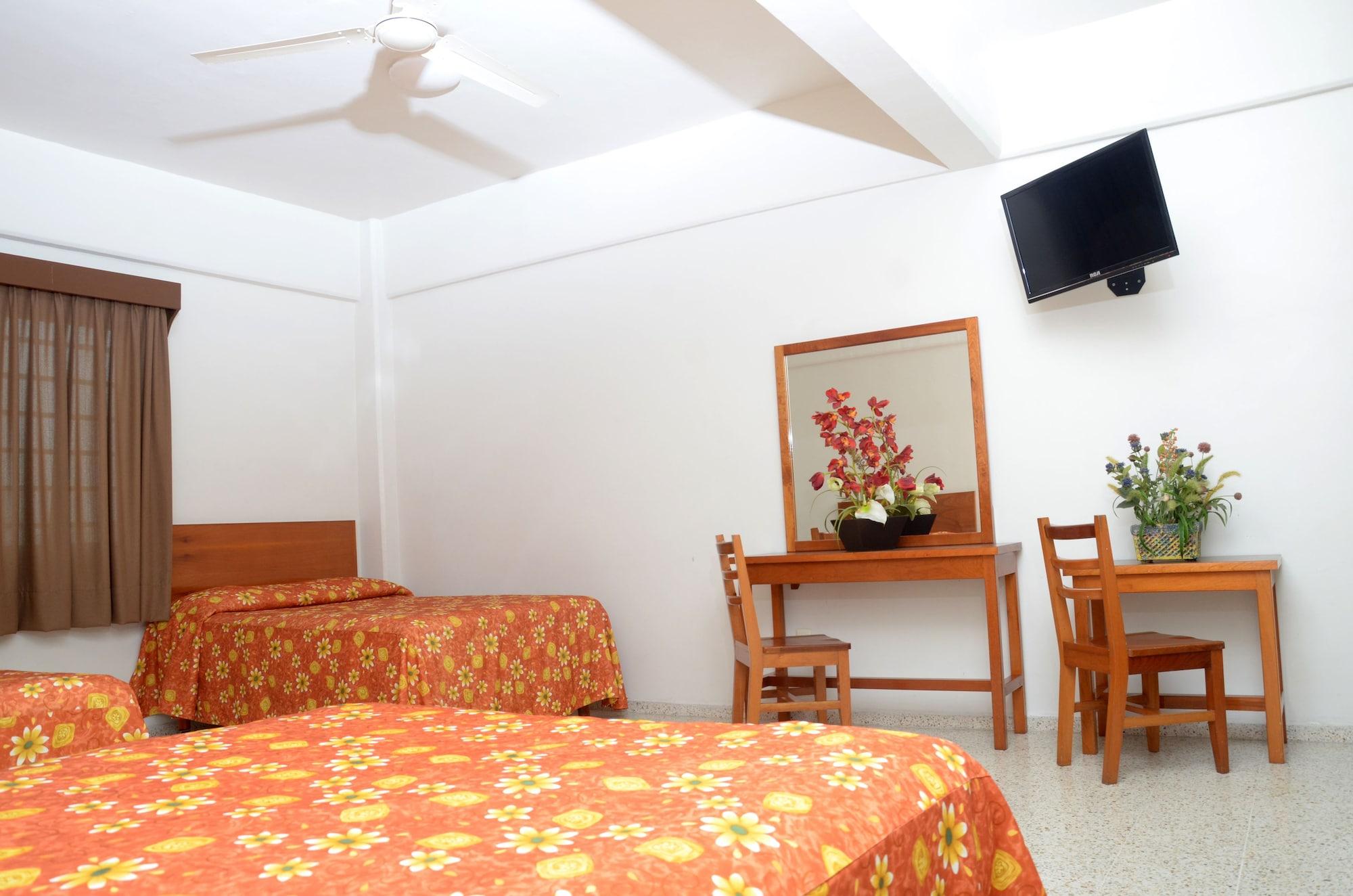 Hotel Delfines - A 2 Calles Del Acuario Veracruz Esterno foto