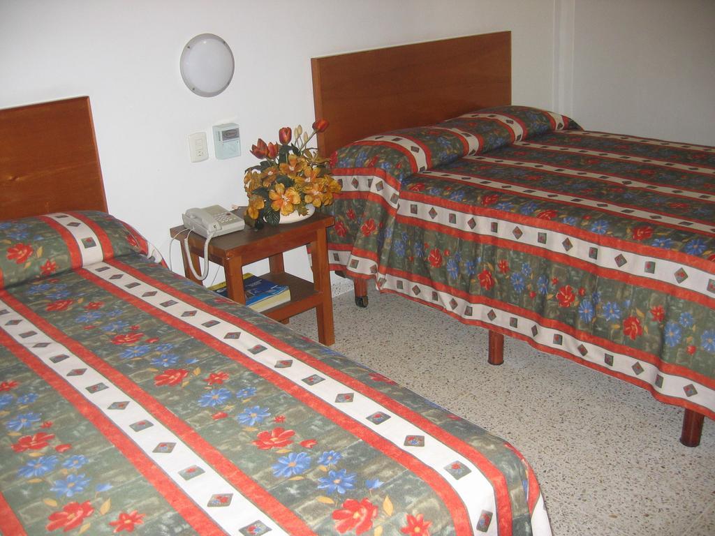 Hotel Delfines - A 2 Calles Del Acuario Veracruz Esterno foto