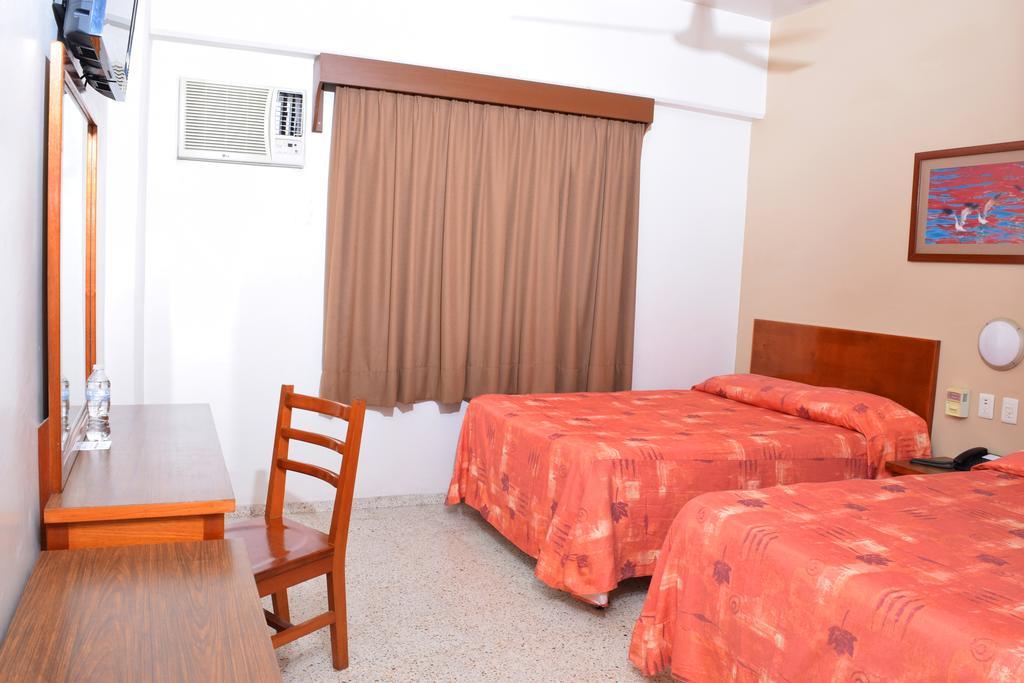 Hotel Delfines - A 2 Calles Del Acuario Veracruz Esterno foto